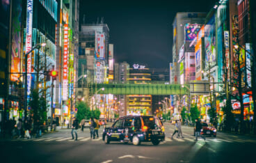 秋葉原 夜のタクシー